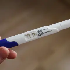 Kiedy najwcześniej wykryć ciążę? Testy, objawy i wizyta u ginekologa