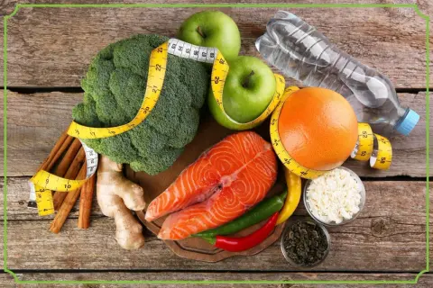 Zdrowe produkty i miarka – klucz do tego, jak przyspieszyć metabolizm. Łosoś, brokuły, jabłka, grejpfrut, imbir, chili, cynamon, zielona herbata i woda.