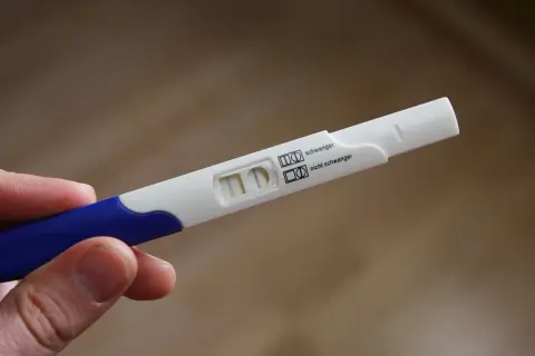 Kiedy najwcześniej wykryć ciążę? Testy, objawy i wizyta u ginekologa