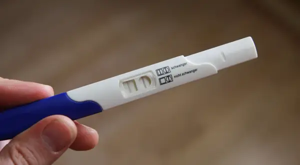 Kiedy najwcześniej wykryć ciążę? Testy, objawy i wizyta u ginekologa