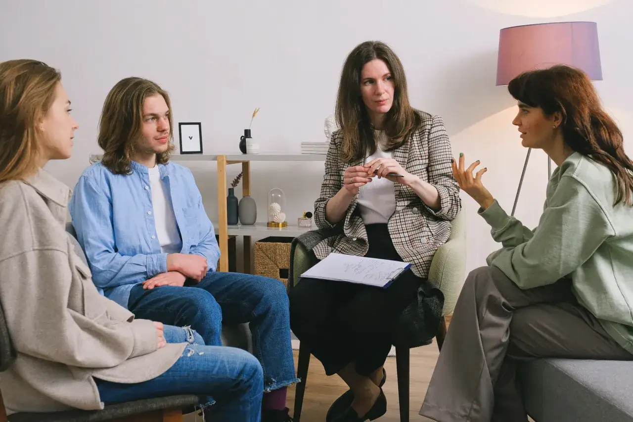 Psychoterapia grupowa, sesja terapeutyczna, wsparcie psychologiczne