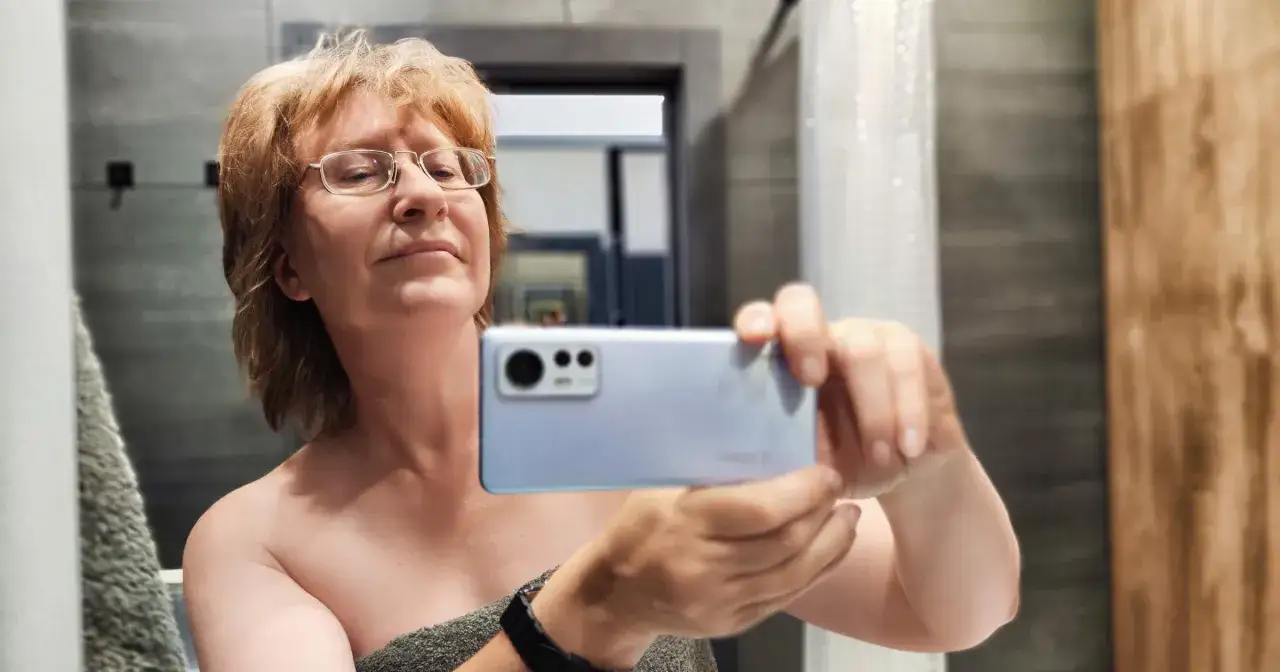 kobieta w średnim wieku, zegar biologiczny, menopauza, czas